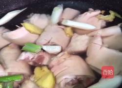黄豆炖猪蹄的做法图解1