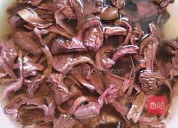 糖醋红蘑炒肉的做法图解2
