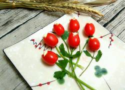 圣女果郁金香花