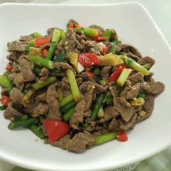 蒜苔炒黄牛肉(酸辣版)的做法[图]
