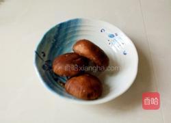  卷心菜炒香菇的做法图解2