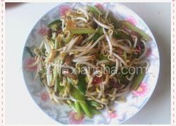 芹菜绿豆芽炒肉丝