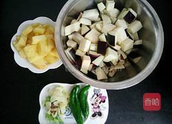 茄子土豆素汤的做法图解1