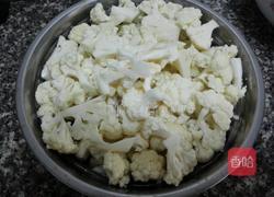 花菜炒肉的做法图解1