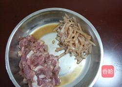 萝卜丝肉片鱿鱼粥的做法图解2