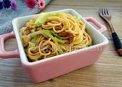 肉丝卷心菜炒面