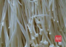 凉拌绿豆芽金针菇的做法图解2