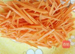 酸萝卜炒胡萝卜丝的做法图解3