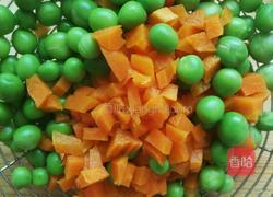 豌豆胡萝卜蛋炒饭的做法图解5