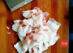 蒜苗回锅肉的做法图解1