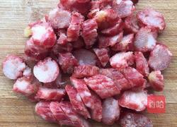 荷兰豆炒腊肠的做法图解1