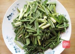 韭菜炒绿豆牙的做法图解2