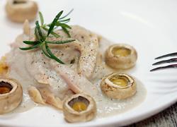低脂奶油蘑菇酱配鸡腿肉