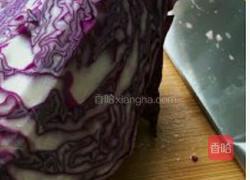 紫甘蓝萝卜葱白三丝沙拉的做法图解1