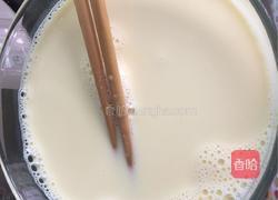 牛奶炖蛋的做法图解3