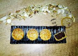 金黄红豆沙月饼