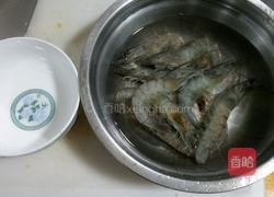 秋黄瓜炒虾球的做法图解3