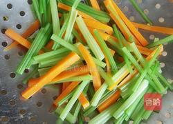 芹菜胡萝卜炒瘦肉的做法图解6