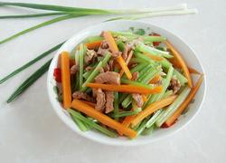 芹菜胡萝卜炒瘦肉