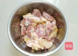 青椒炒仔鸭的做法图解1