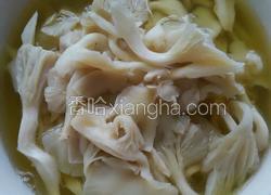 煮鸡油菌