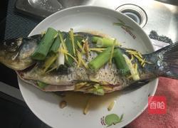 葱油清蒸鲫鱼的做法图解1