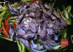双椒香芹炒猪舌根的做法图解6