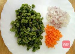 豇豆酱油炒饭的做法图解2