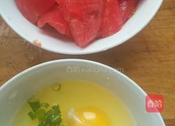 西红柿炒鸡蛋的做法图解1