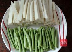 豆角茄子炒肉的做法图解1