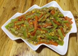 西葫芦胡萝卜玉米炒肉丁