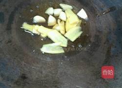 彩椒平菇烧猪尾巴的做法图解2
