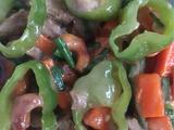 青椒爆炒腰果肉丝的做法[图]