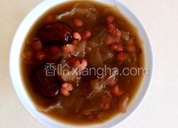 银耳红枣红豆糖水