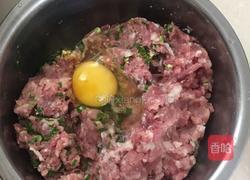 猪肉韭菜水饺的做法图解2
