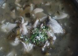 平菇酸菜肉片汤