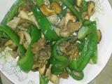 香菇鸡杂炒青椒