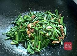 蒜苔炒肉的做法图解9