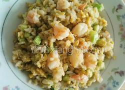 虾仁鸡蛋黄瓜丁炒饭