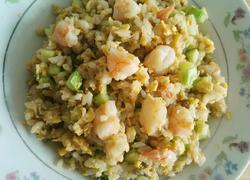 虾仁鸡蛋黄瓜丁炒饭