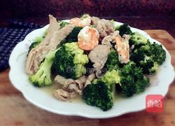 西兰花炒瘦肉虾仁的做法图解12