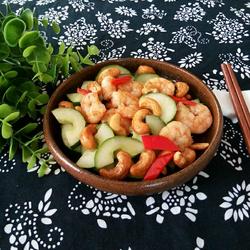 黄瓜腰果炒虾仁的做法[图]