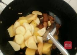 腌肉土豆炖南瓜的做法图解3