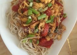 西红柿炒鸡蛋凉拌面