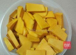 芝麻南瓜饼的做法图解1