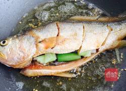 香煎黄花鱼的做法图解2