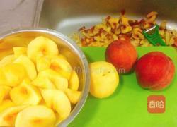 黄桃罐头的做法图解1
