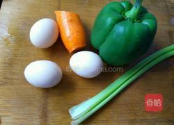 菜椒胡萝卜蛋炒饭的做法图解2