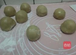 蛋黄广式月饼的做法图解10