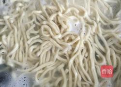 麻酱鸡蛋炒面的做法图解1